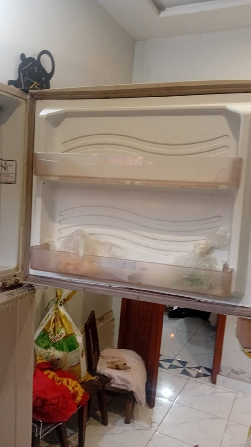 Fridge Dawlance 2