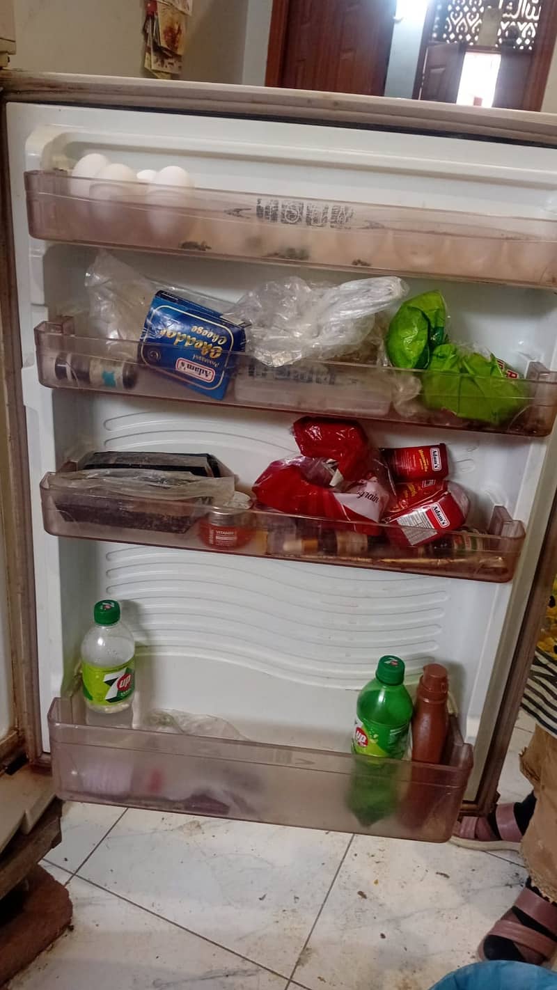 Fridge Dawlance 4