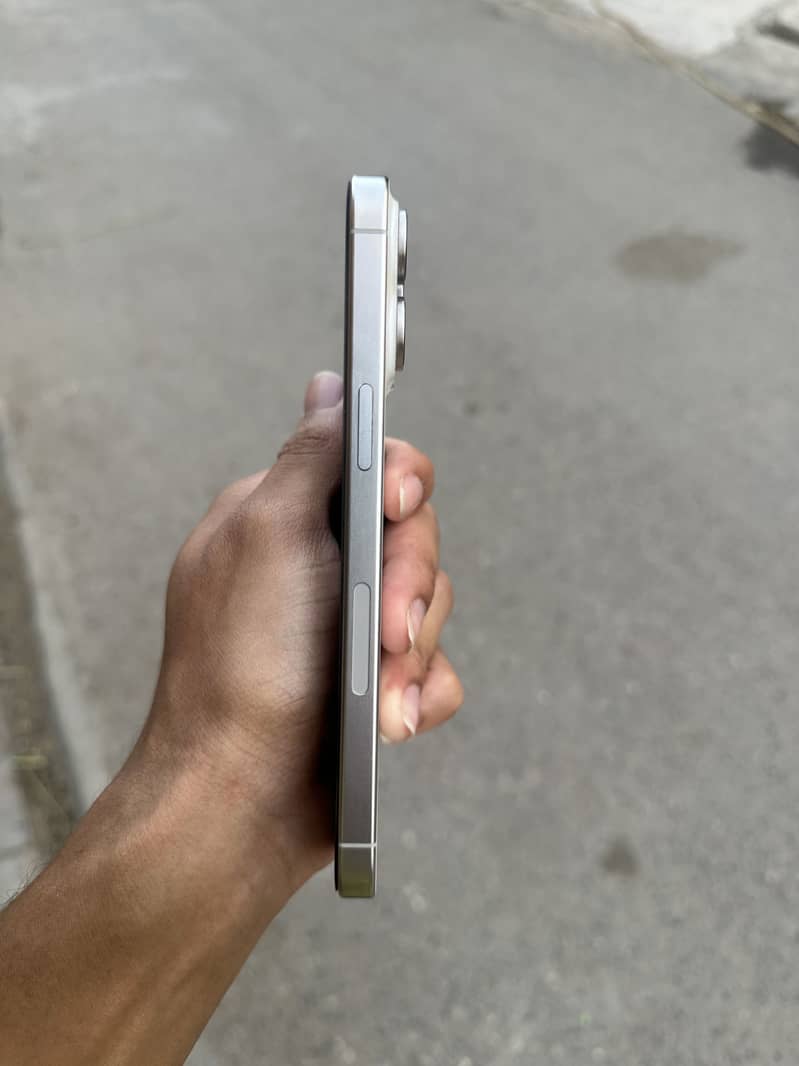 iPhone 15 pro max 2
