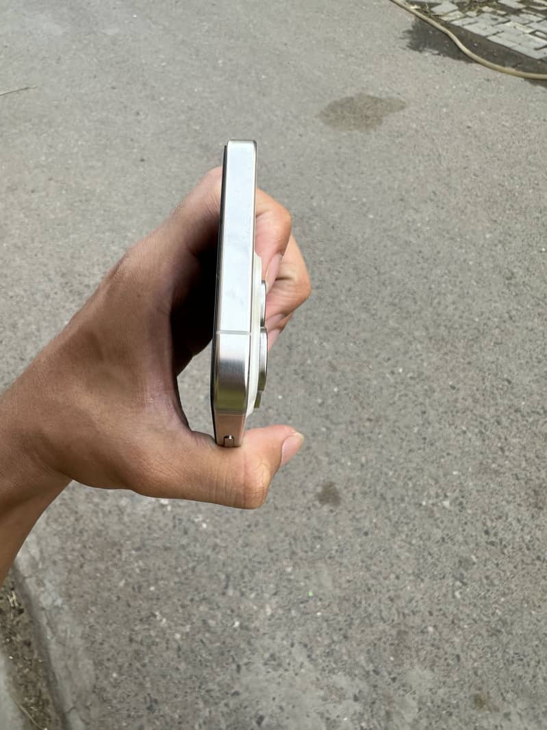iPhone 15 pro max 3