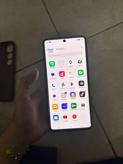 Vivo V50 Lite – 256GB / 16GB RAM – 10 Days Used – 10/10 Condition