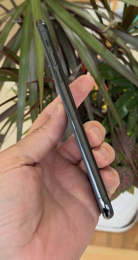 iphone 11 pro 2