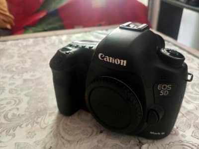 canon EOS 5d mark 3 camera with accessories