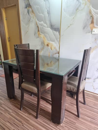 4 seater dining table fir sale