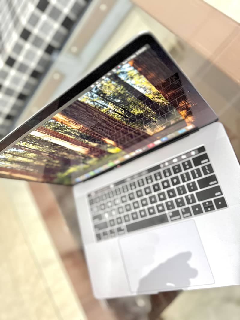 MacBook Pro 2018-i9  32/1 Tb 1