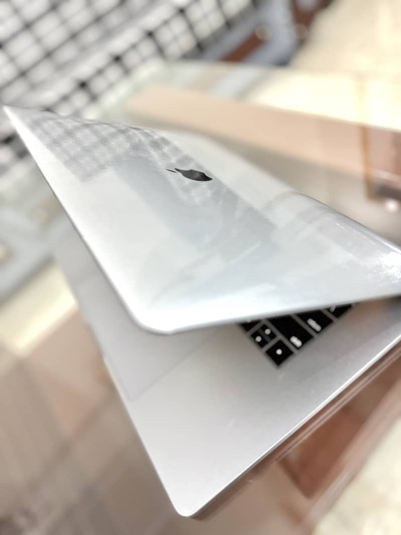 MacBook Pro 2018-i9  32/1 Tb 3