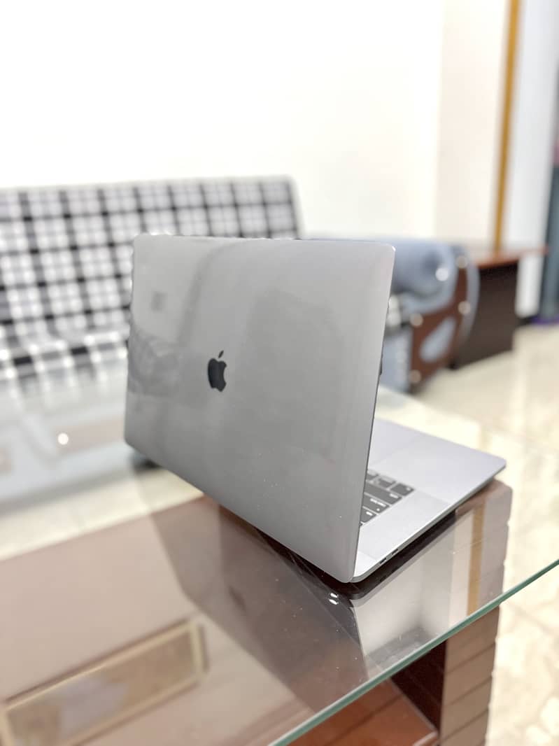 MacBook Pro 2018-i9  32/1 Tb 6