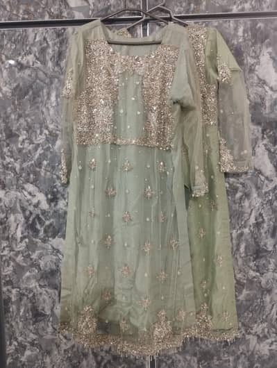 dress ki video yaha upload ni ho ri. . . . . . . i for pics n videos dm us