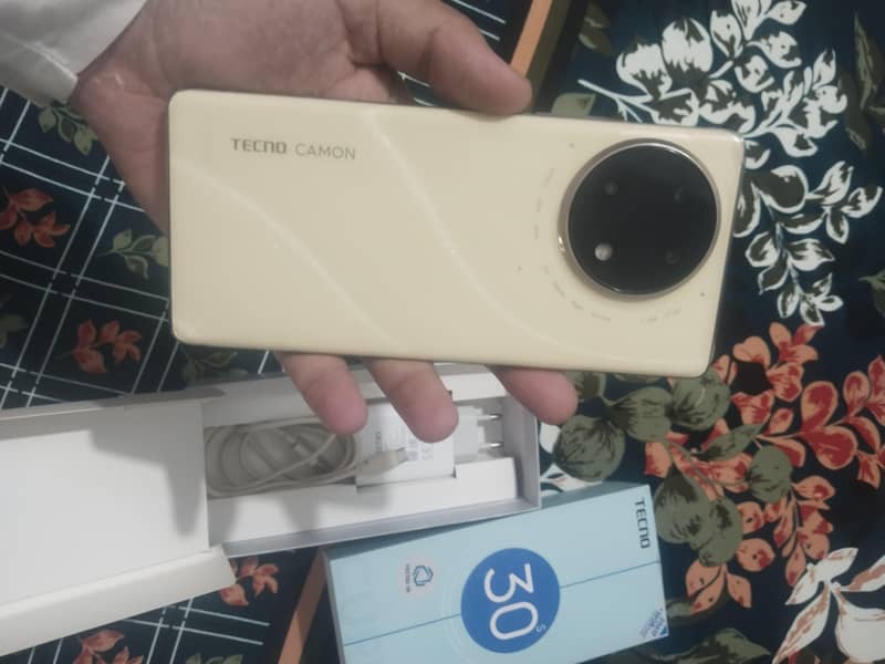 Tecno CAMON 30S 1