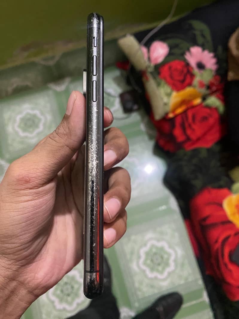 Apple iPhone X 3