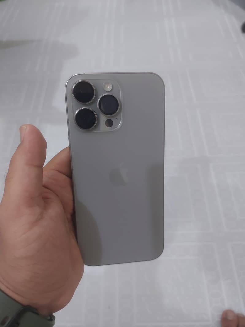 Iphone 16 pro max Desrt Titanium, 1
