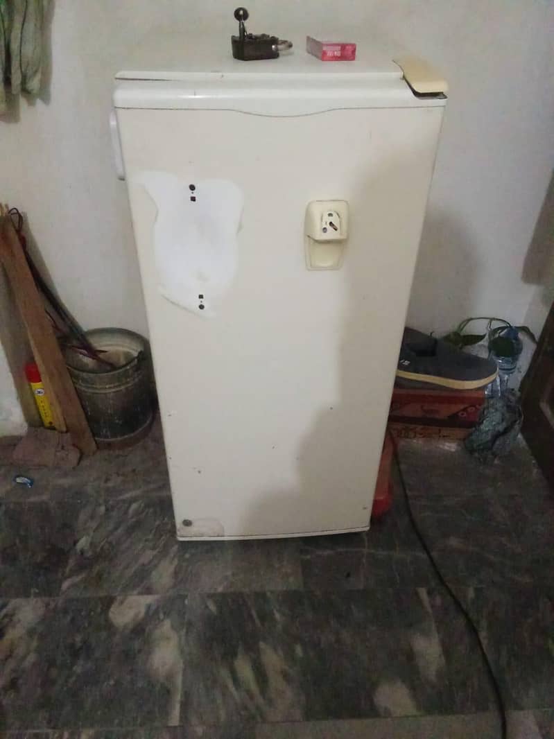 mini fridge 0