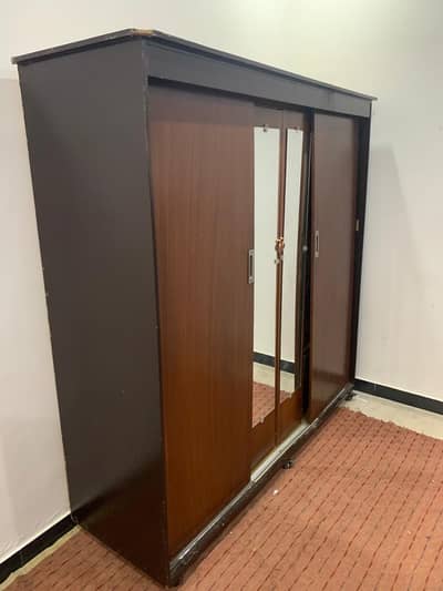 Room Almari