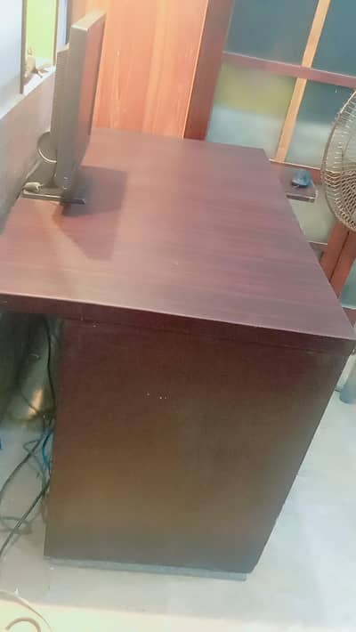 Used PC Setup with CPU & Computer Table for Sale