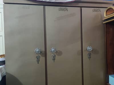 3 door wardrobe