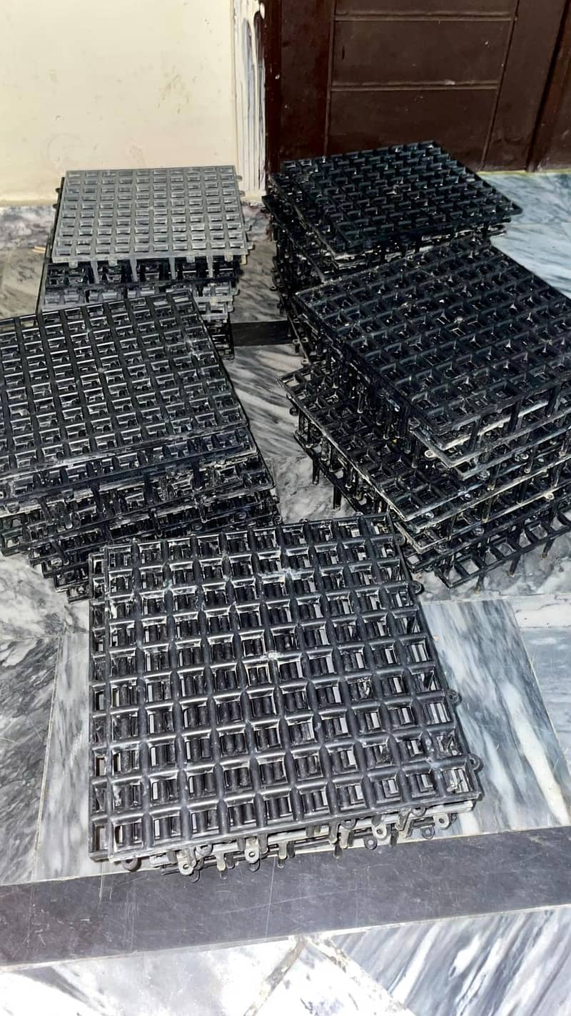 plastic floor. plastic pallets 1