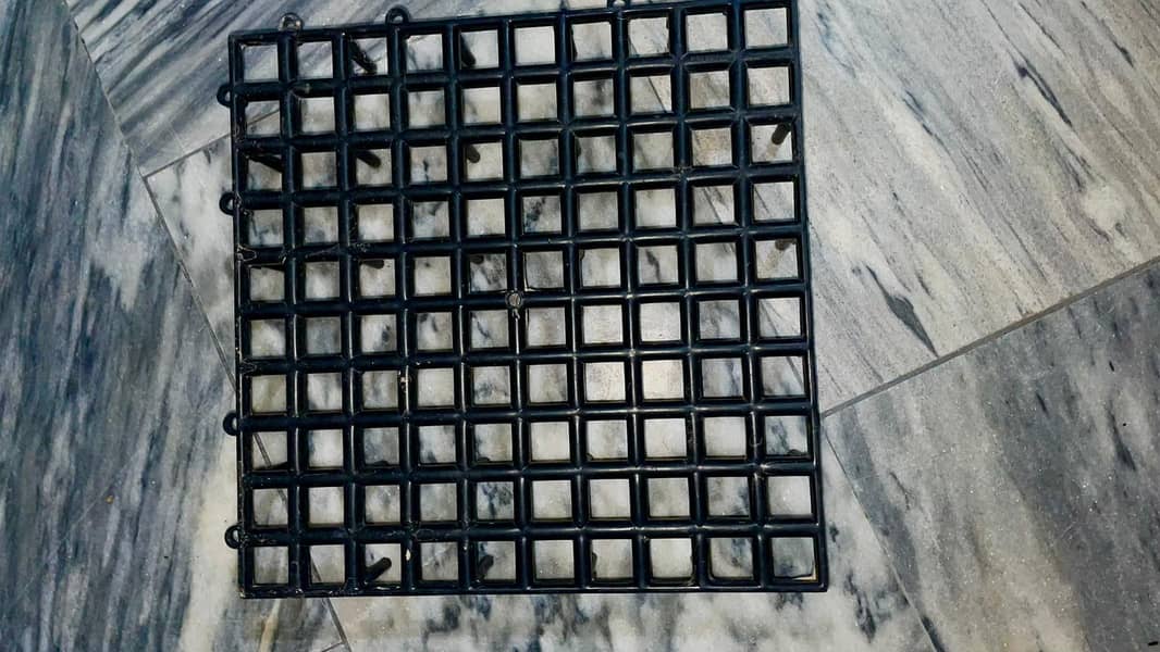 plastic floor. plastic pallets 2