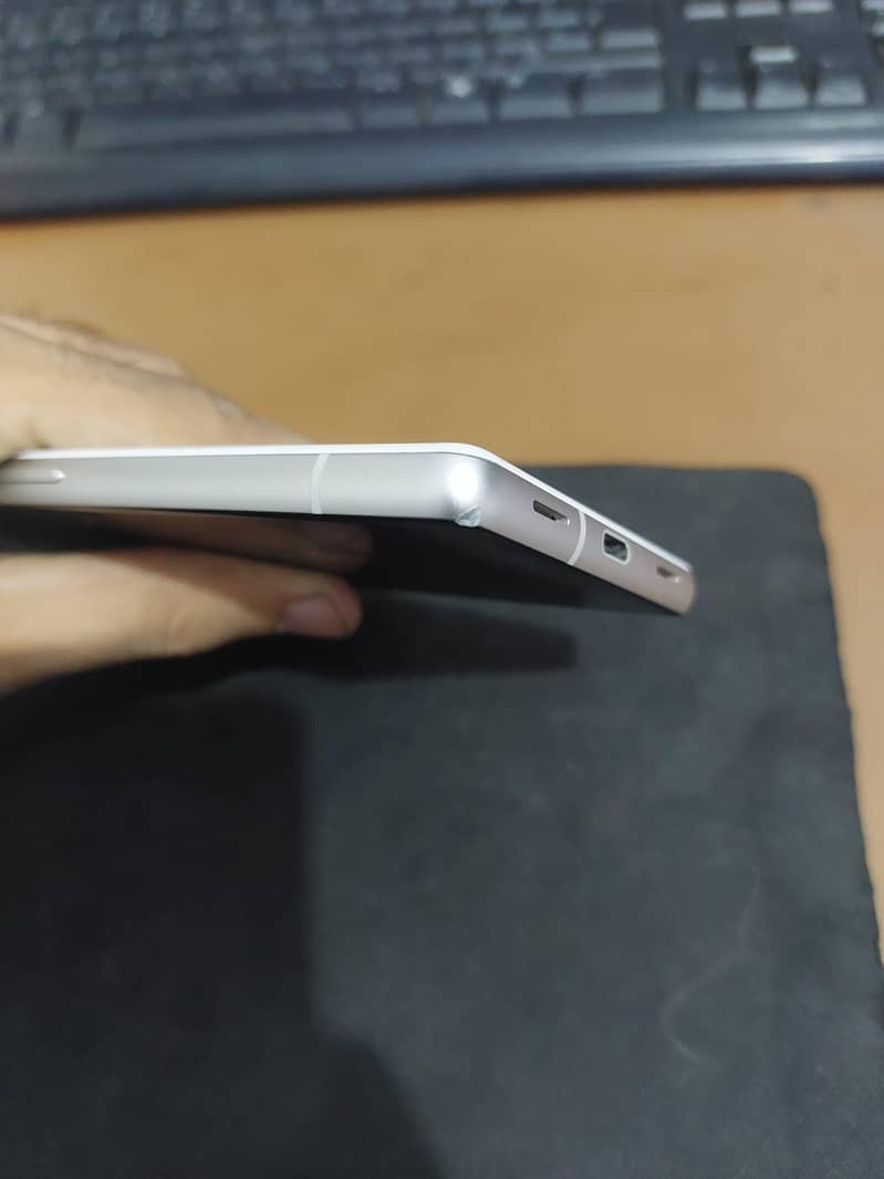 Google pixel 7a 4