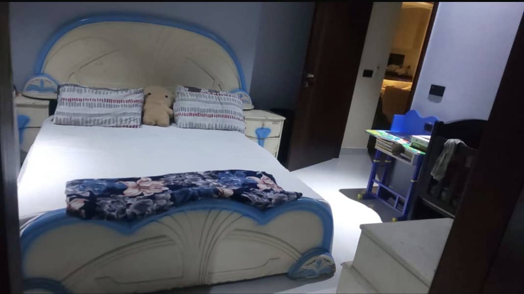 Bed and dressing table 1