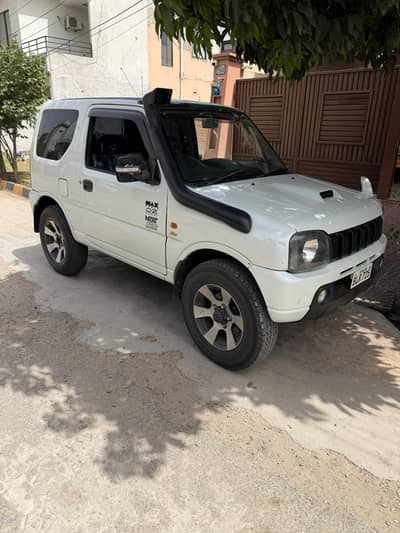 Suzuki jemney 2010/15 . full option And Auto 1300cc