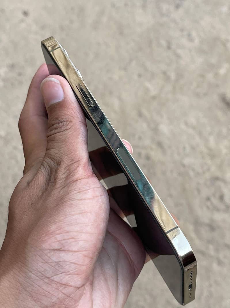 IPhone 12pro max 4