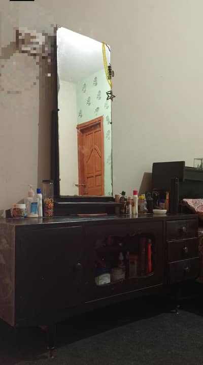 Dressing table