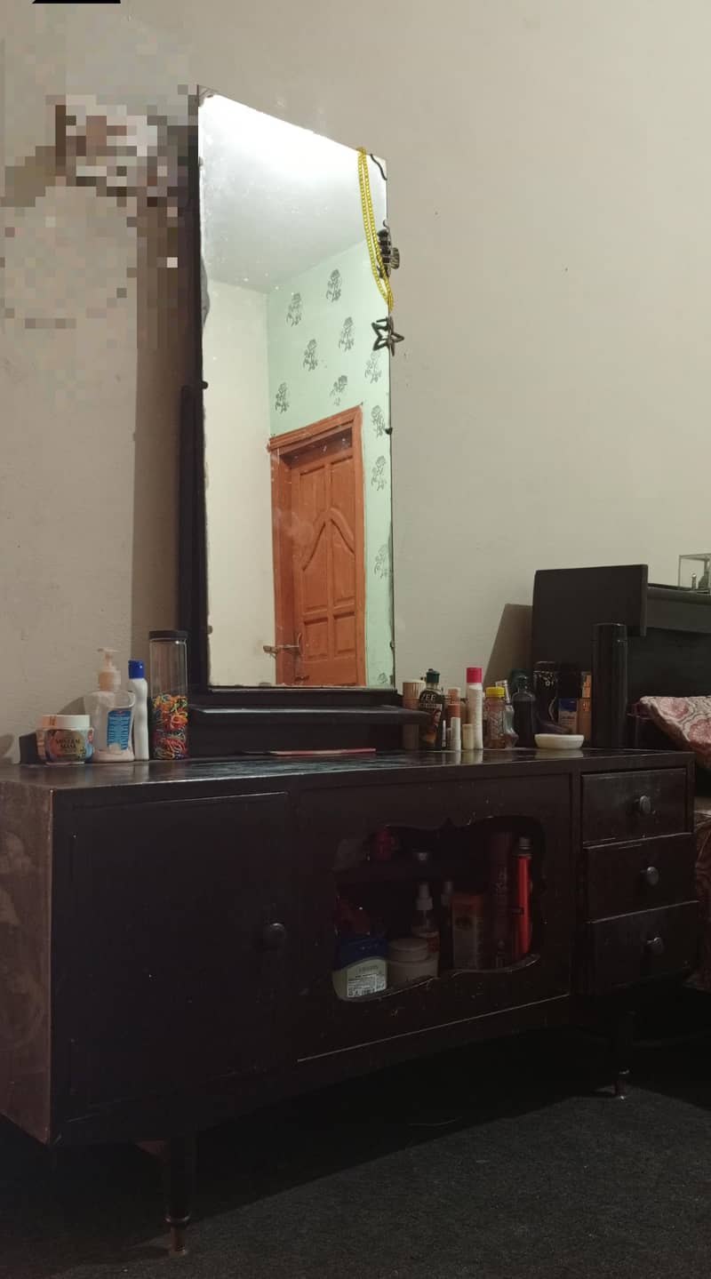 Dressing table 0