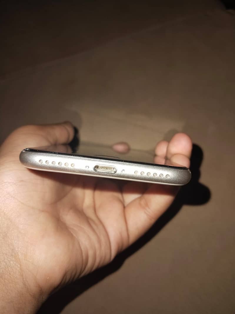 IPhone SE 3 4