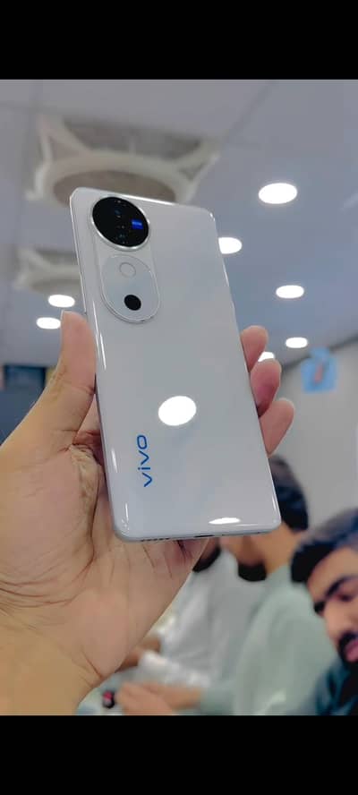 V40 white color 10 by 10 condition full boxx
