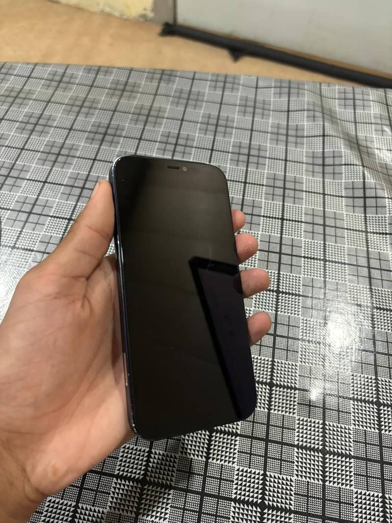 iPhone 12 0