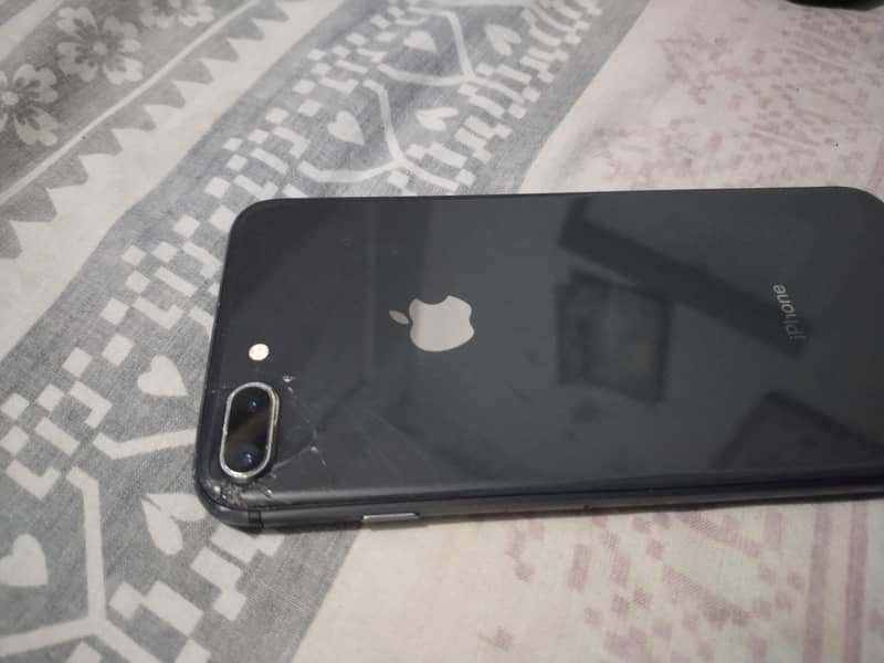 Apple iPhone 8 Plus 4