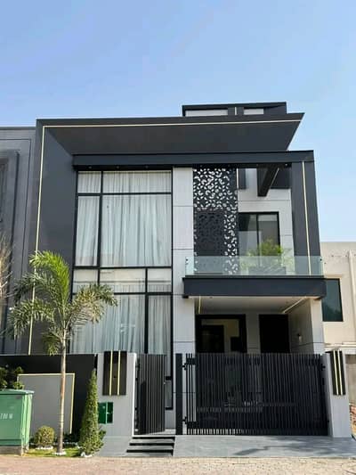 5 Marla Luxury House is Available for Rent in Bahria Town Lahore