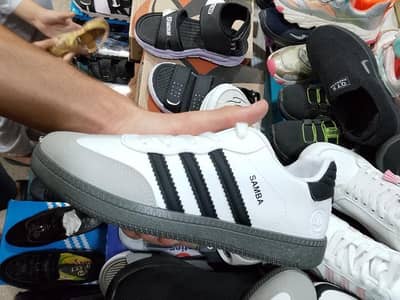 Sneakers || Black & white