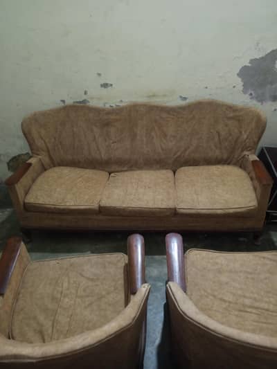 Wooden Sofa Set 3+1+1 Good Condition”