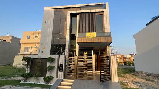 5 Marla Beautiful House For Sale in Central Park
