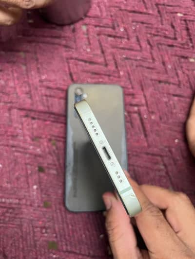 Apple iPhone 12