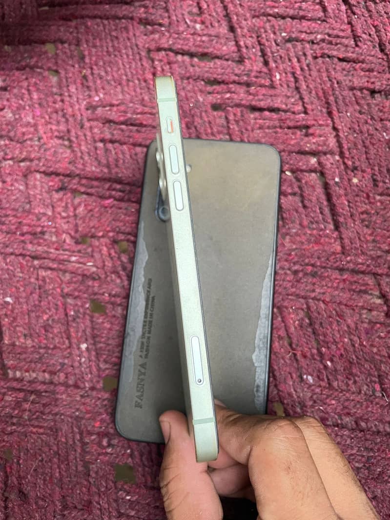 Apple iPhone 12 4