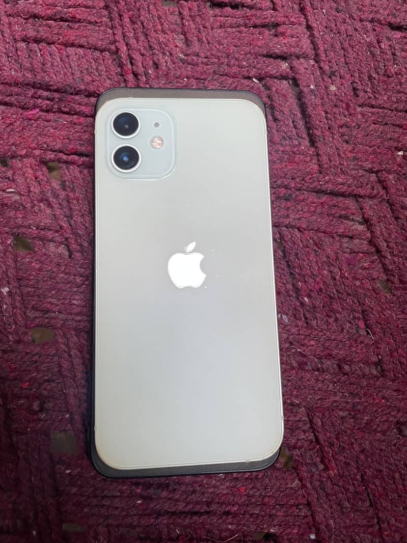 Apple iPhone 12 6