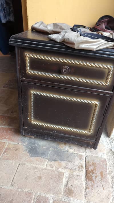 side tables/drawers 5000