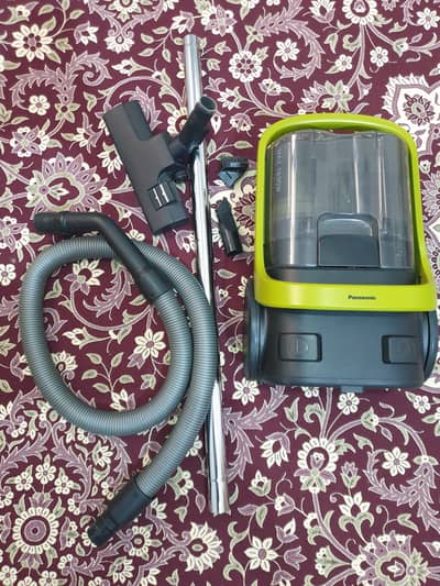 Panasonic Bagless Canister Vacuum Cleaner, 1800W, Jet Black, MC-CL603