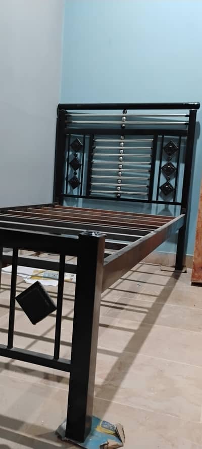 BLACK IRON BED