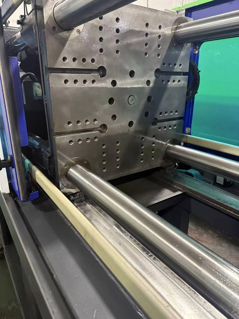 injection moulding machine 8
