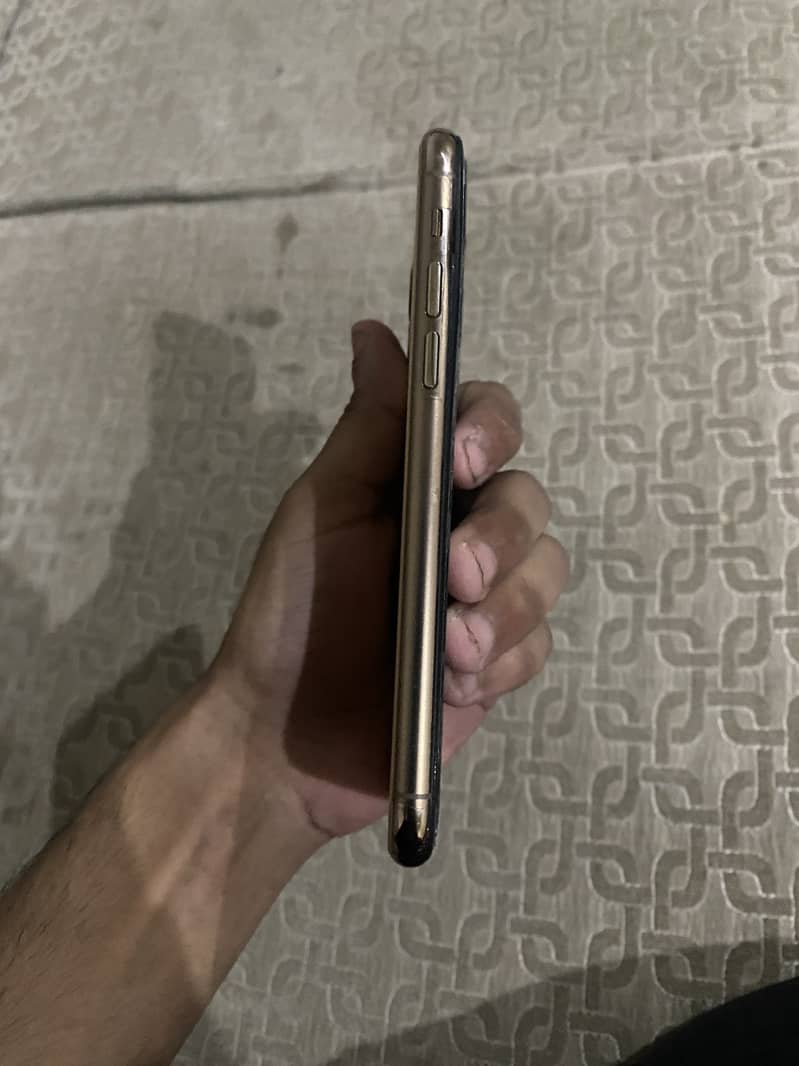 Apple iPhone 11 Pro 1