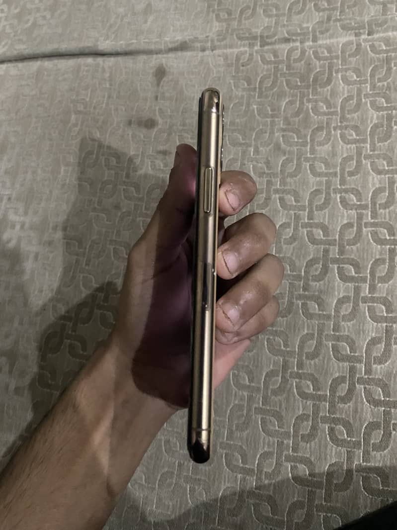 Apple iPhone 11 Pro 2