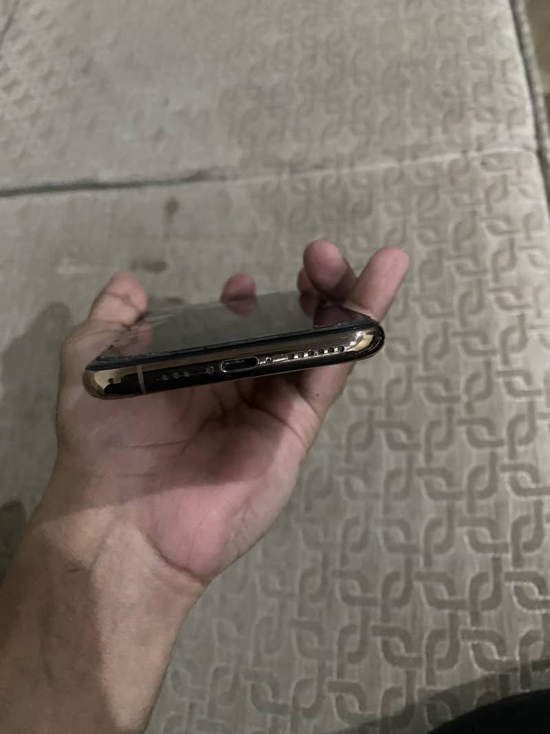 Apple iPhone 11 Pro 3