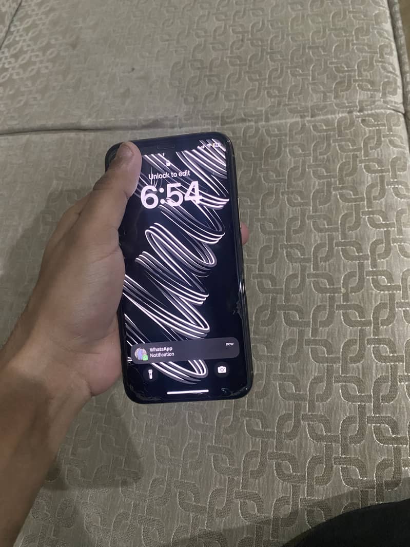 Apple iPhone 11 Pro 4