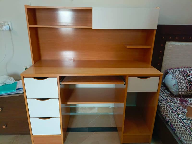 Study table for kids. 0