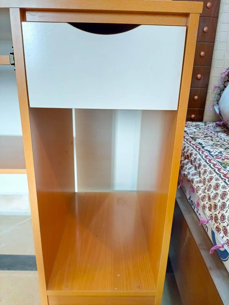 Study table for kids. 2