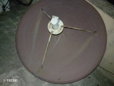 2 dish antennas