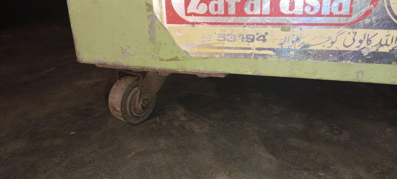 واشنگ مشین بالکل جینون حالت میں ہے اندر ٹپ سٹیل کا ہے 2